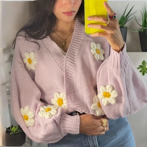 Chunky Knit Daisy Cardigan – Pastel Pink Flower Sweater, Cottagecore Knitwear, Cozy Embroidered Floral Jumper, Gift for Her